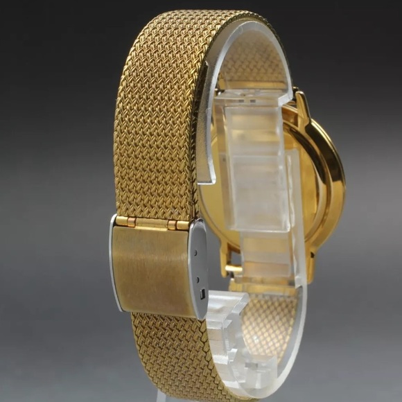 - Gucci Gold Plated Watch Stunning in Beautiful Condition - Picture 4 of 11